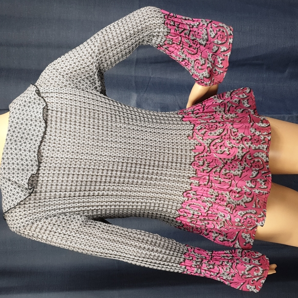 Fun bell-sleeve Button-Down blouse - Picture 9 of 13